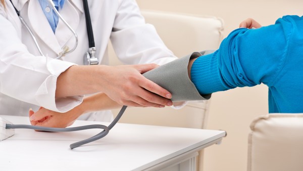 牙龈肿痛的症状、治疗方法及注意事项