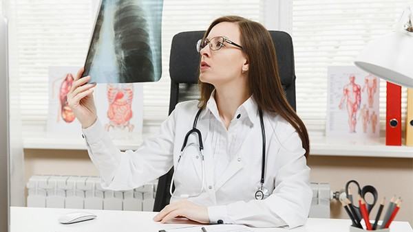 胶质母细胞瘤的病因和风险因素